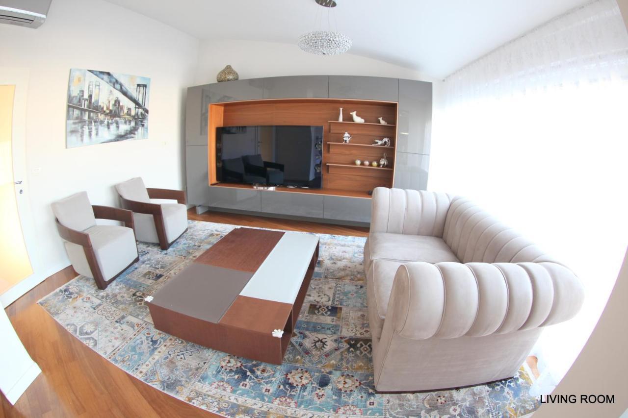Luxury Marina View Apartment Izola Bagian luar foto