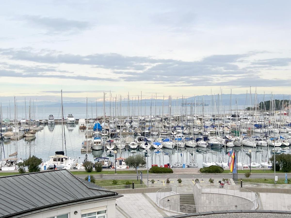 Luxury Marina View Apartment Izola Bagian luar foto
